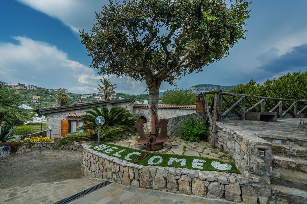 Villa La Pace Сант'Агнело Екстериор снимка