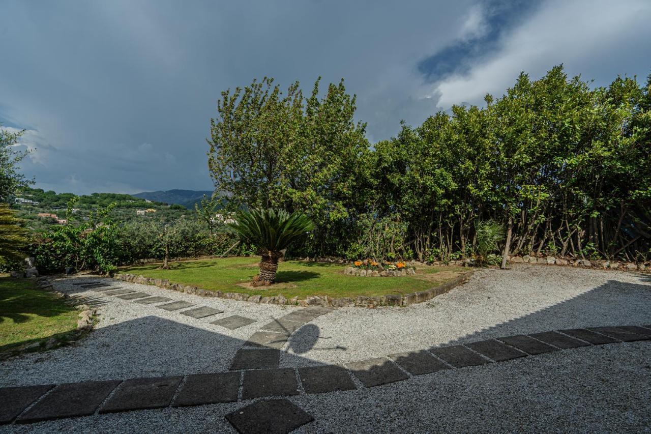 Villa La Pace Сант'Агнело Екстериор снимка