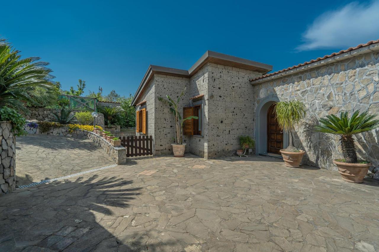 Villa La Pace Сант'Агнело Екстериор снимка