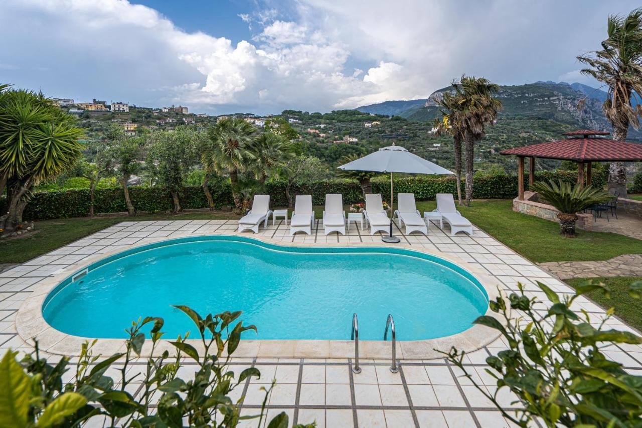 Villa La Pace Сант'Агнело Екстериор снимка