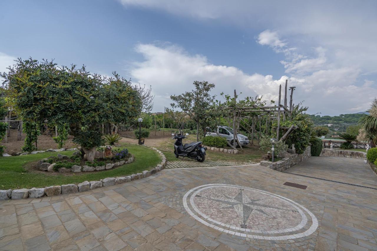 Villa La Pace Сант'Агнело Екстериор снимка