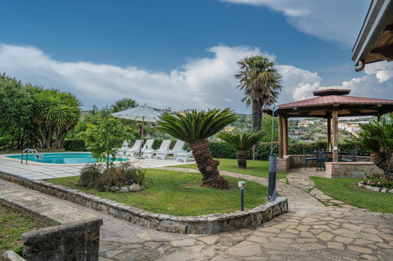 Villa La Pace Сант'Агнело Екстериор снимка