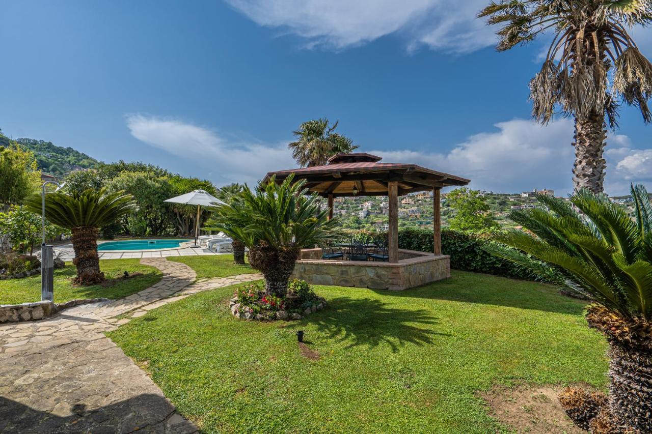 Villa La Pace Сант'Агнело Екстериор снимка
